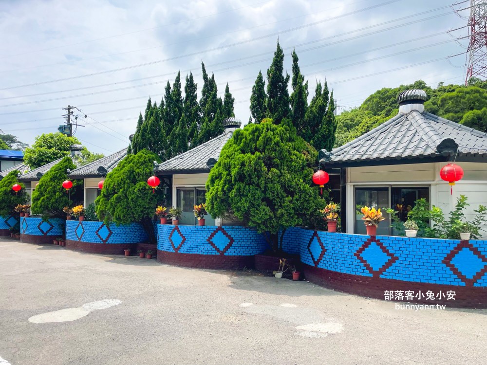 桃園【虎頭山土雞城】隱身深山裡好吃土雞城，小木屋包廂適合聚餐推薦