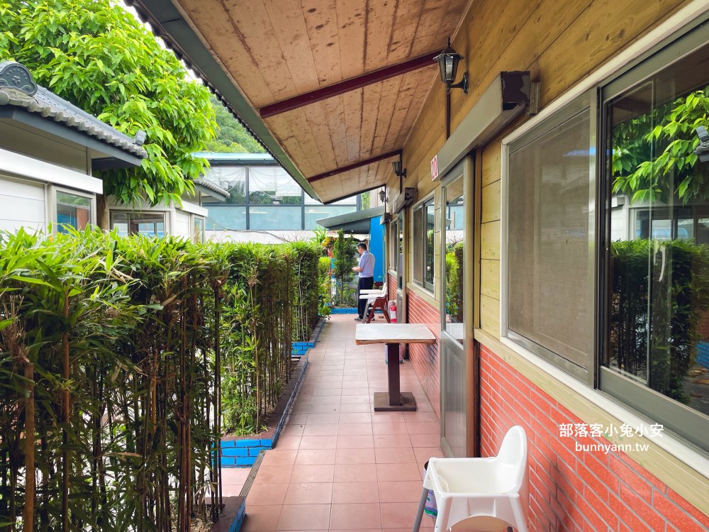 桃園【虎頭山土雞城】隱身深山裡好吃土雞城，小木屋包廂適合聚餐推薦
