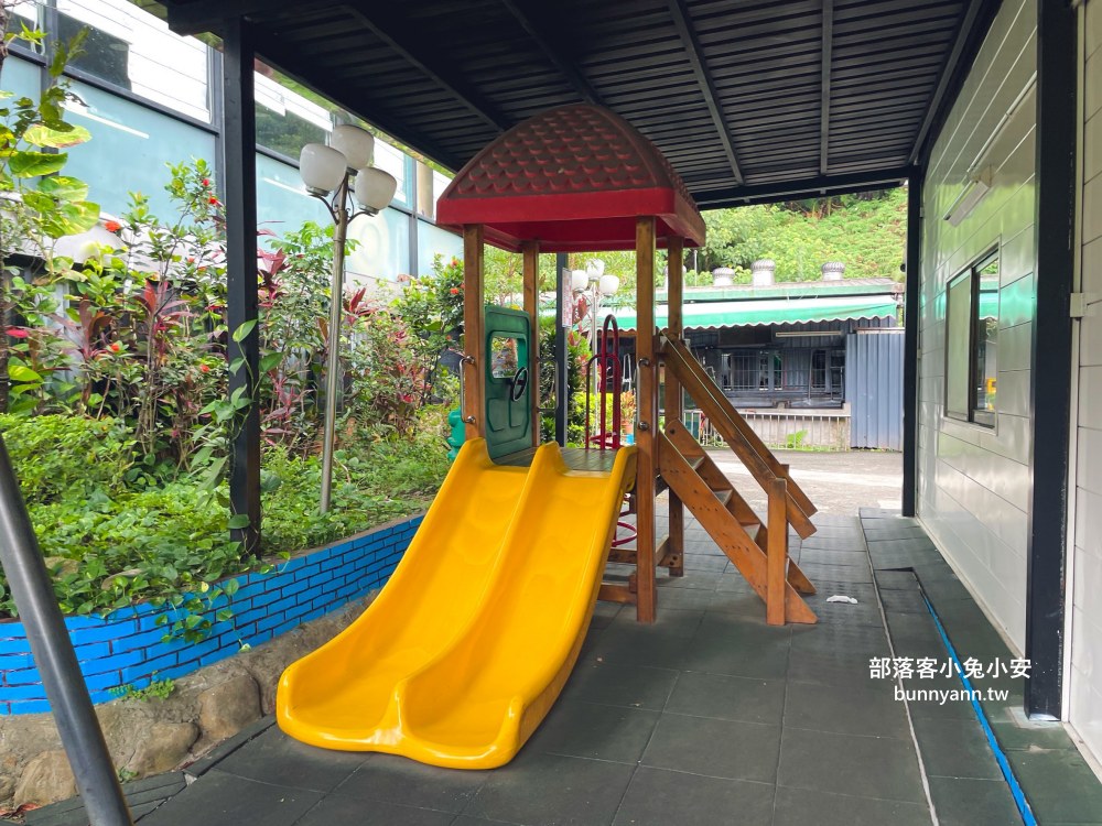 桃園【虎頭山土雞城】隱身深山裡好吃土雞城，小木屋包廂適合聚餐推薦