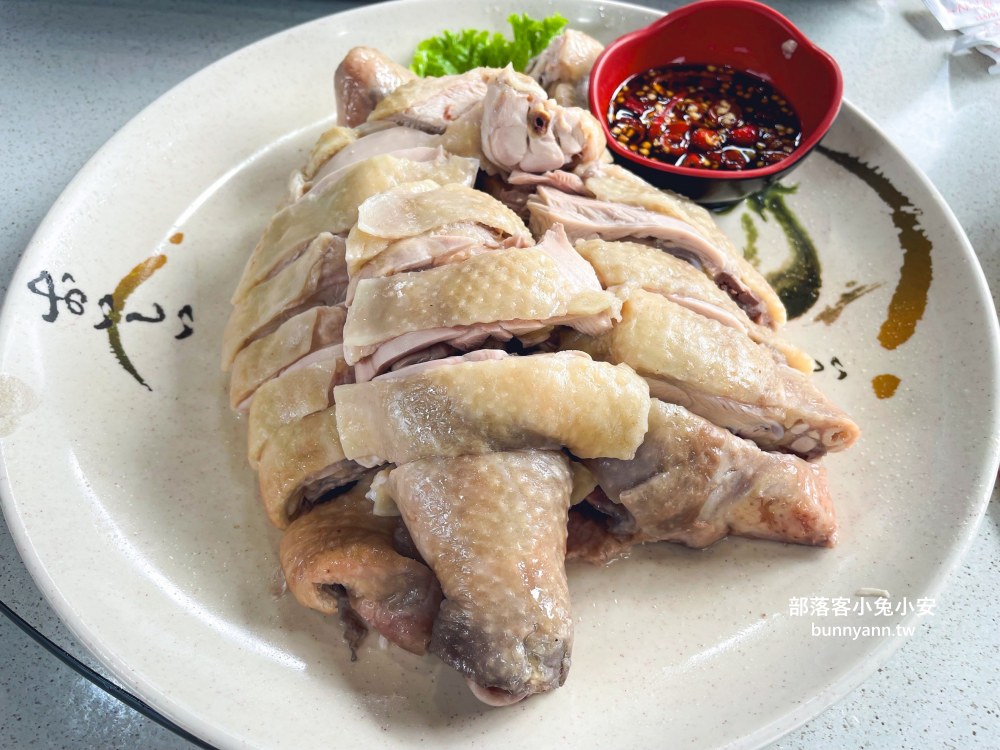 桃園【虎頭山土雞城】隱身深山裡好吃土雞城，小木屋包廂適合聚餐推薦
