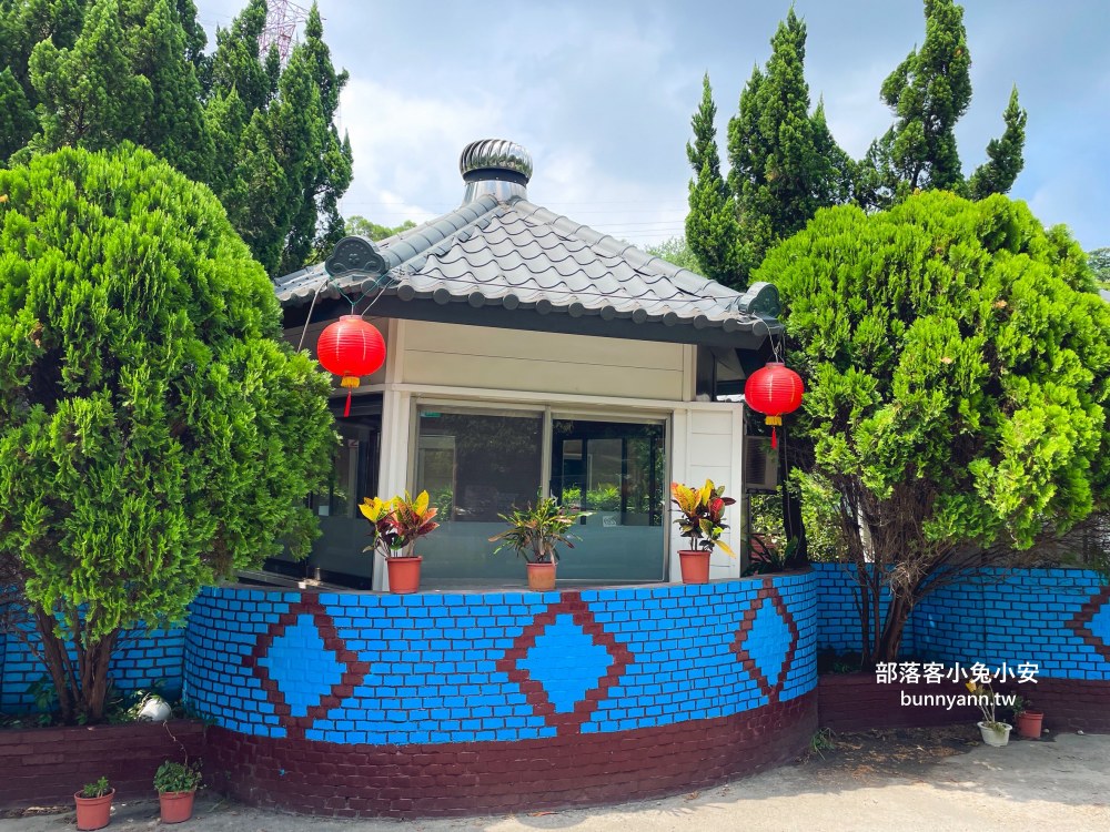 桃園【虎頭山土雞城】隱身深山裡好吃土雞城，小木屋包廂適合聚餐推薦