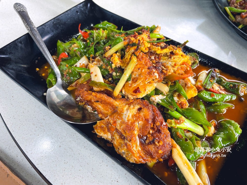 桃園【虎頭山土雞城】隱身深山裡好吃土雞城，小木屋包廂適合聚餐推薦
