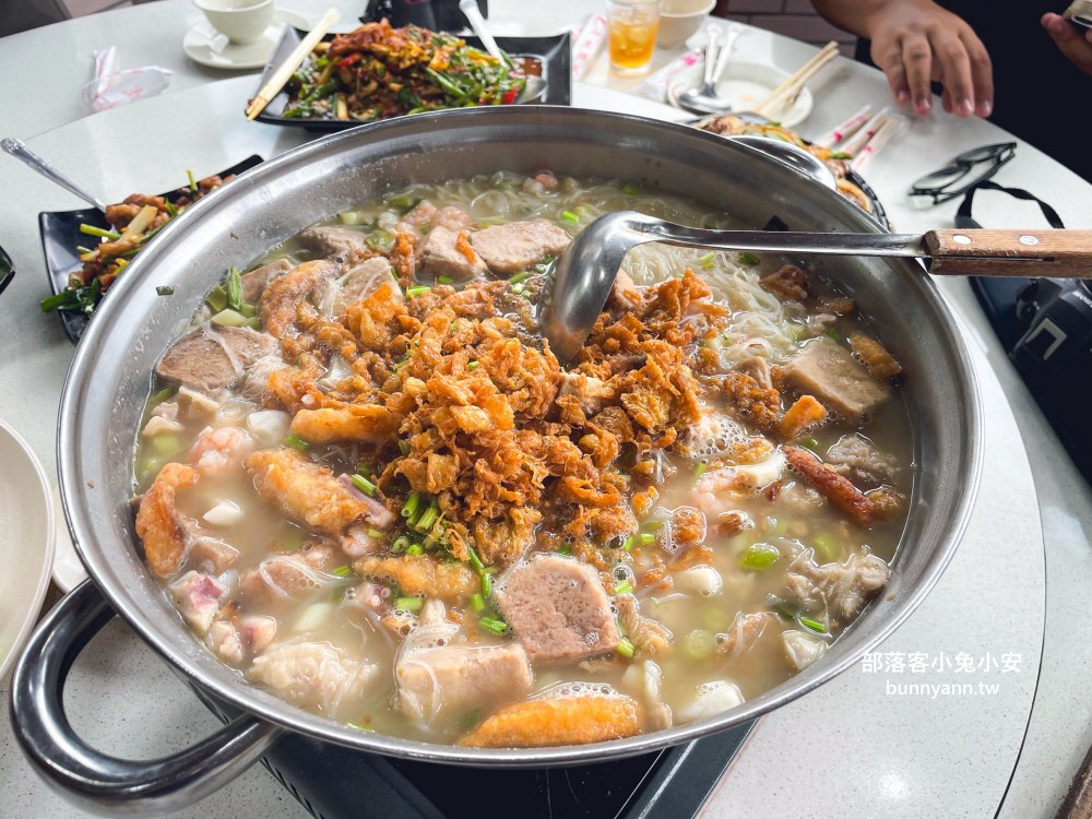 桃園【虎頭山土雞城】隱身深山裡好吃土雞城，小木屋包廂適合聚餐推薦