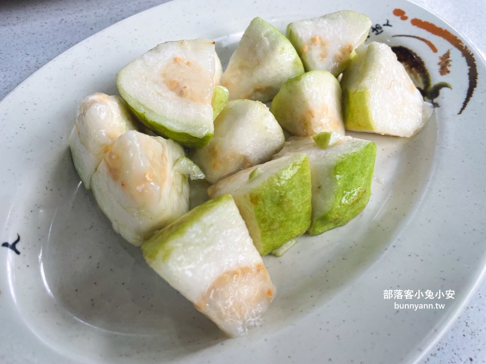 桃園【虎頭山土雞城】隱身深山裡好吃土雞城，小木屋包廂適合聚餐推薦