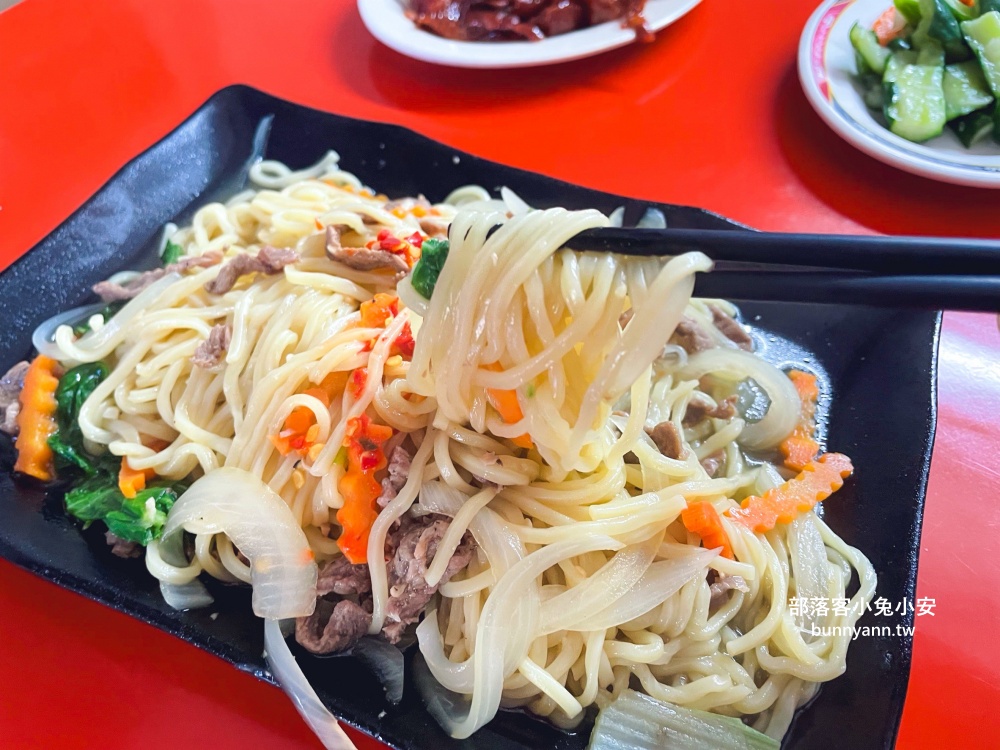 宜蘭三星【阿鳳牛肉麵】在地人支持的麵店，必吃絕對有牛肉麵跟鳳爪了