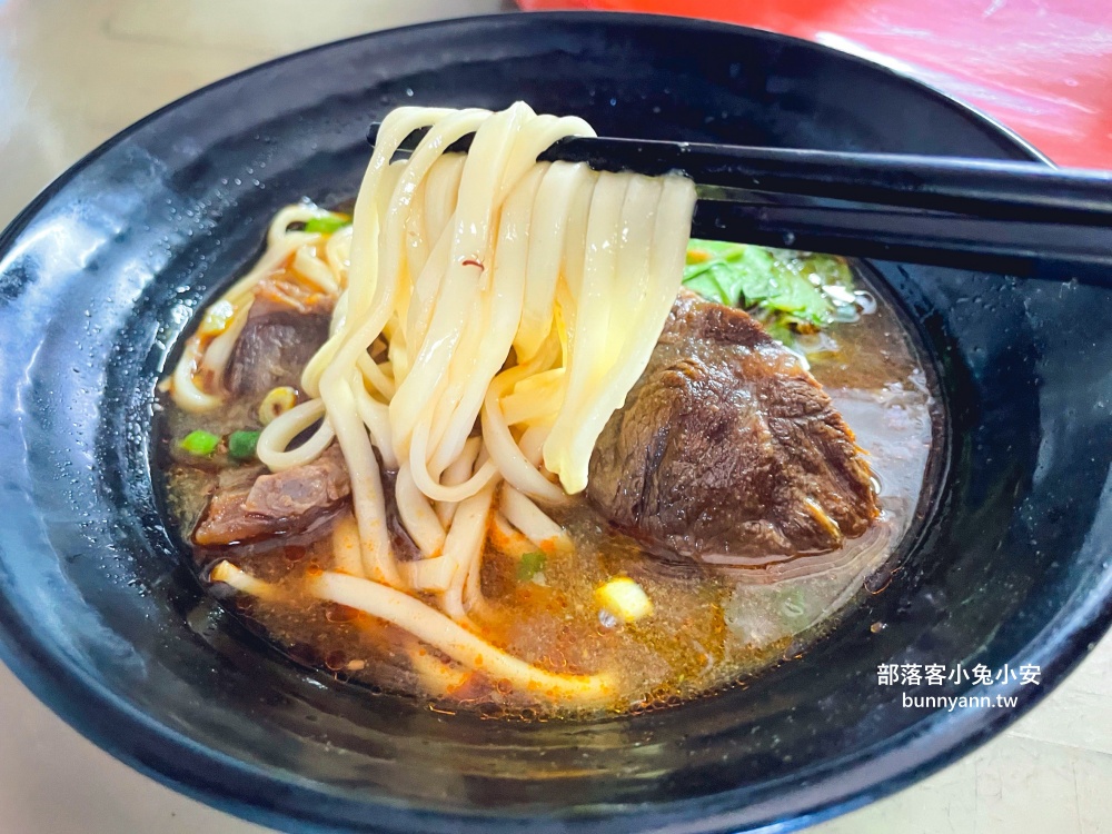 宜蘭三星【阿鳳牛肉麵】在地人支持的麵店，必吃絕對有牛肉麵跟鳳爪了