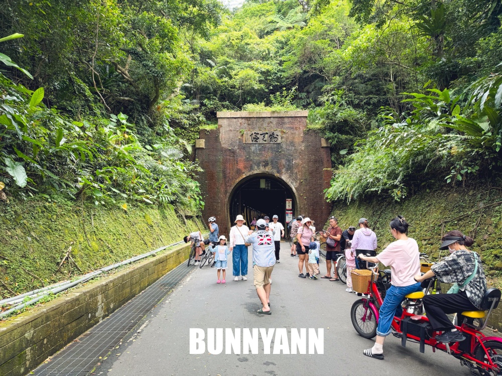 地點在海邊，卻是舊鐵路單車道，來回一小時剛剛好，美麗海景是招牌