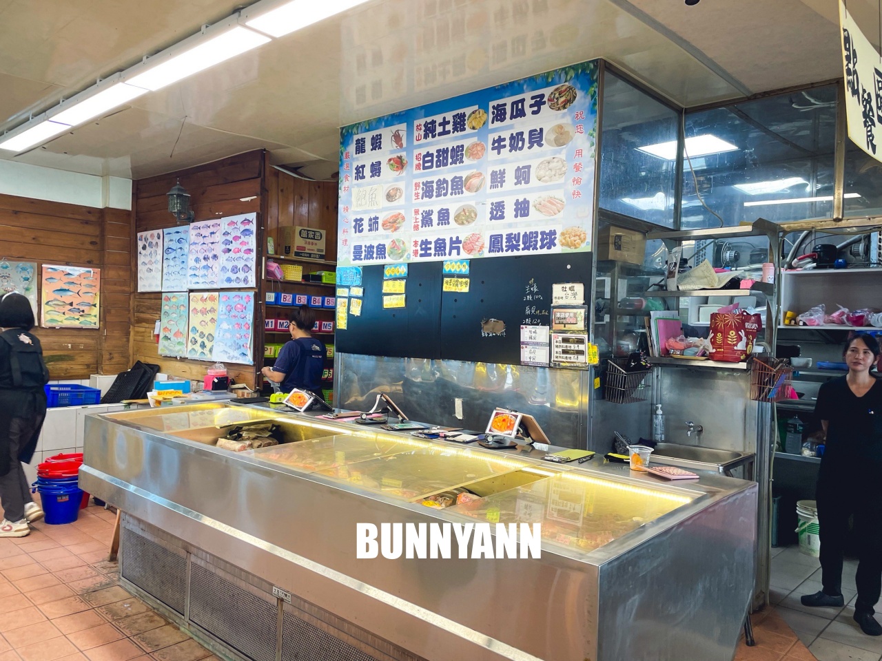花蓮海產店【055龍蝦海鮮餐廳】超熱門海鮮餐廳！龍蝦與鮑魚便宜賣真強大
