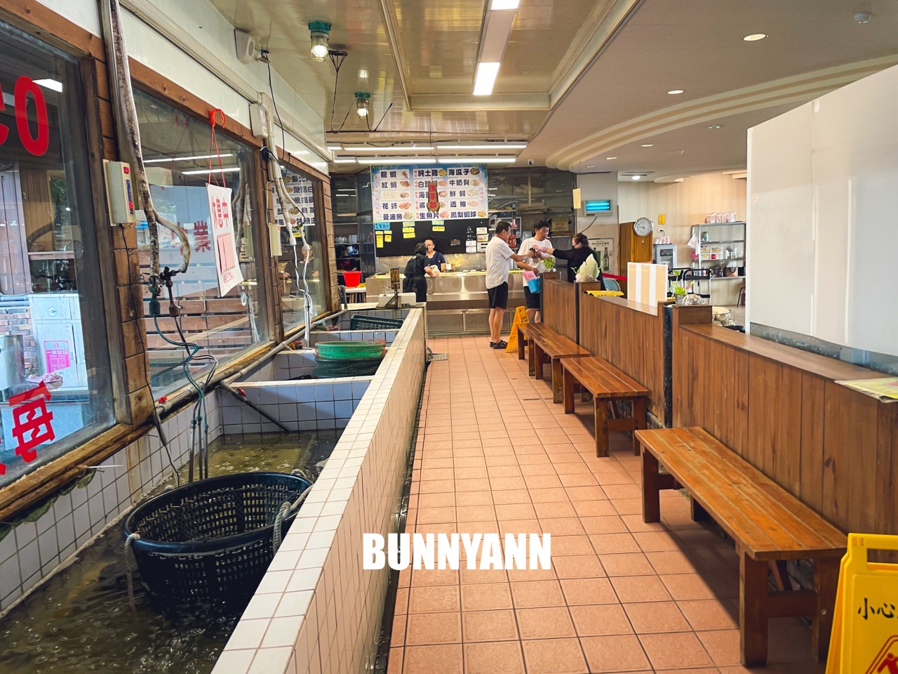 花蓮海產店【055龍蝦海鮮餐廳】超熱門海鮮餐廳！龍蝦與鮑魚便宜賣真強大