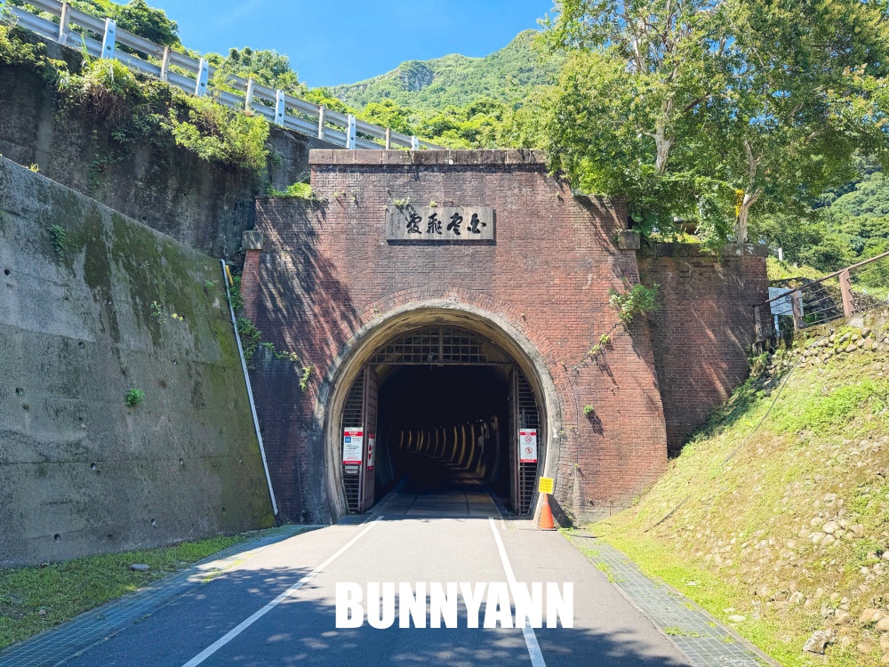 很多人不知道，是舊鐵路單車道，來回一小時不會累，海景有夠美麗