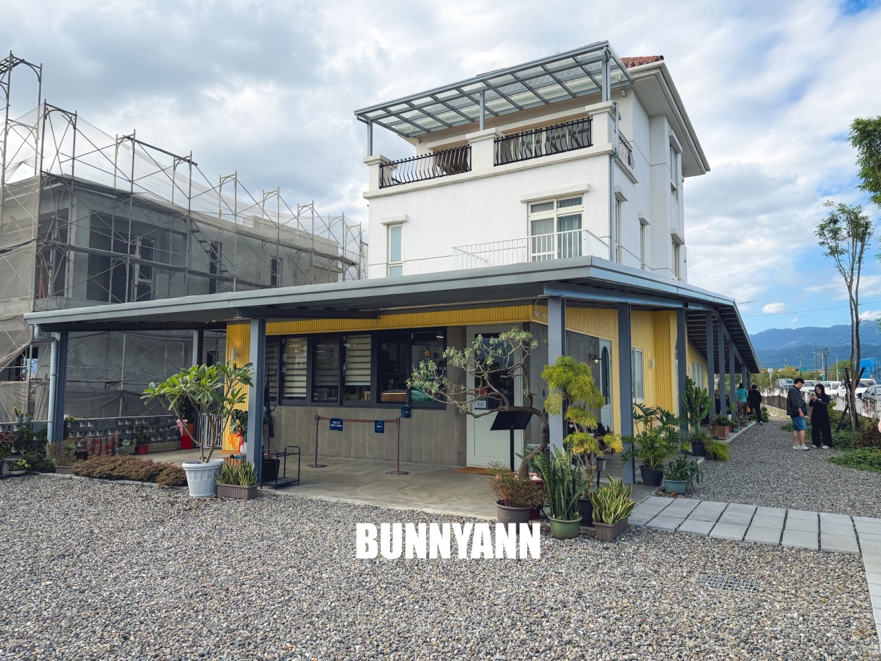 宜蘭【食聚咖啡】千層蛋糕專賣店，日銷百片有夠厲害