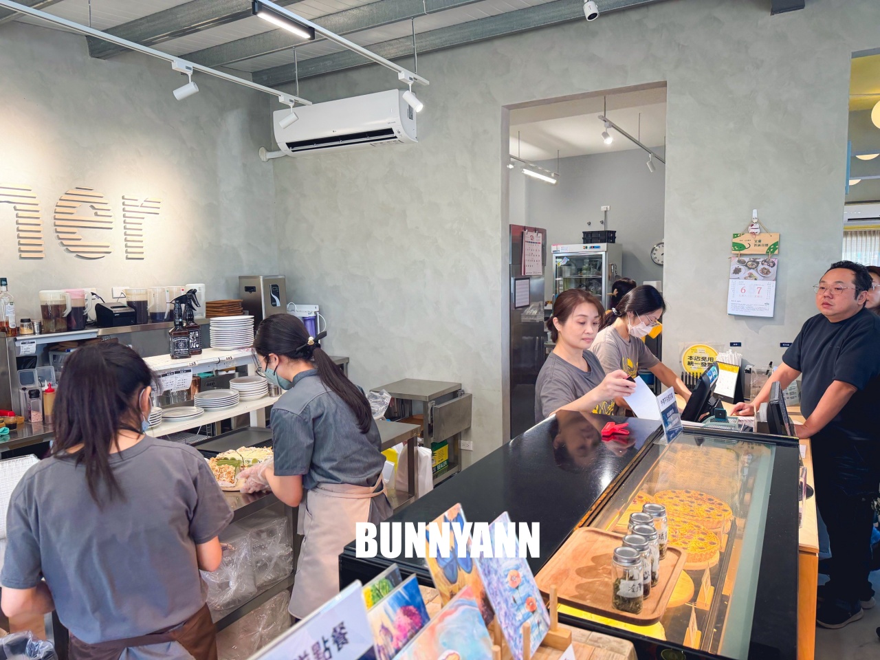 宜蘭【食聚咖啡】千層蛋糕專賣店，日銷百片有夠厲害