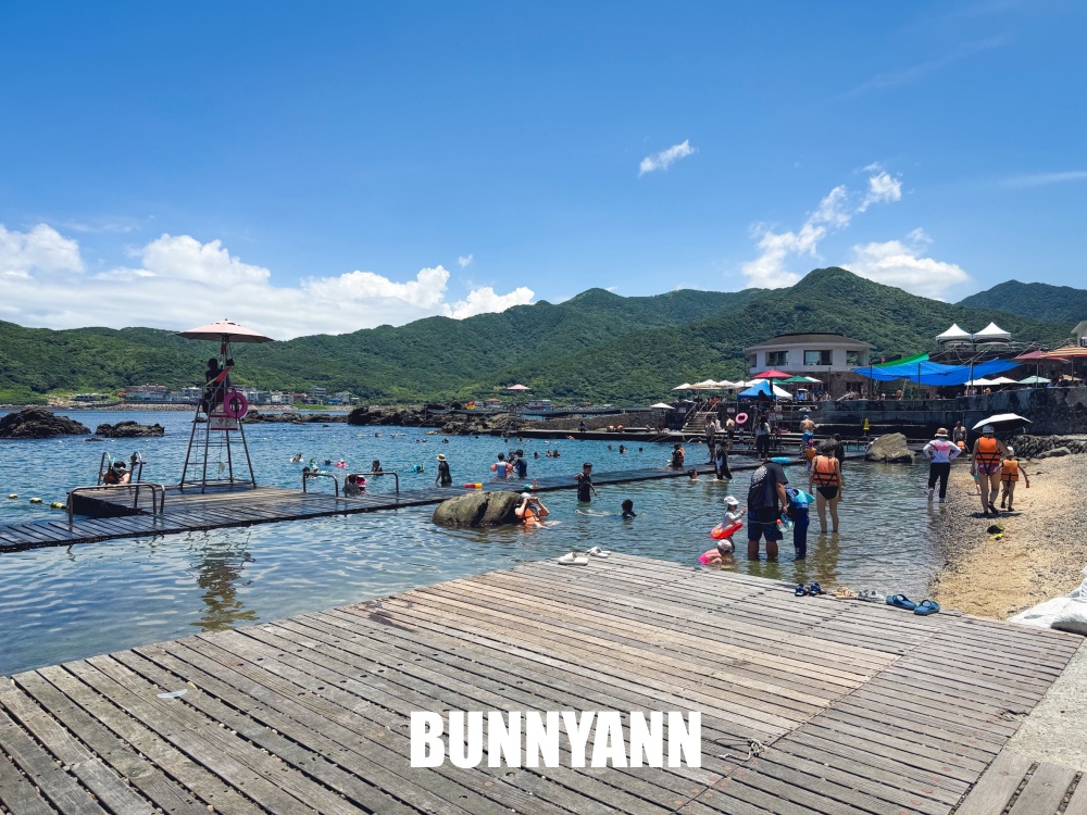 誰說海邊沒人來玩，就是海水戲水池，海上步道與海景美到不行