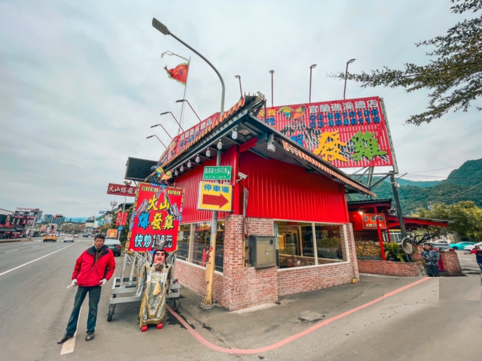 宜蘭礁溪【火山爆發雞】在地人私藏的脆皮桶仔雞熱炒餐廳