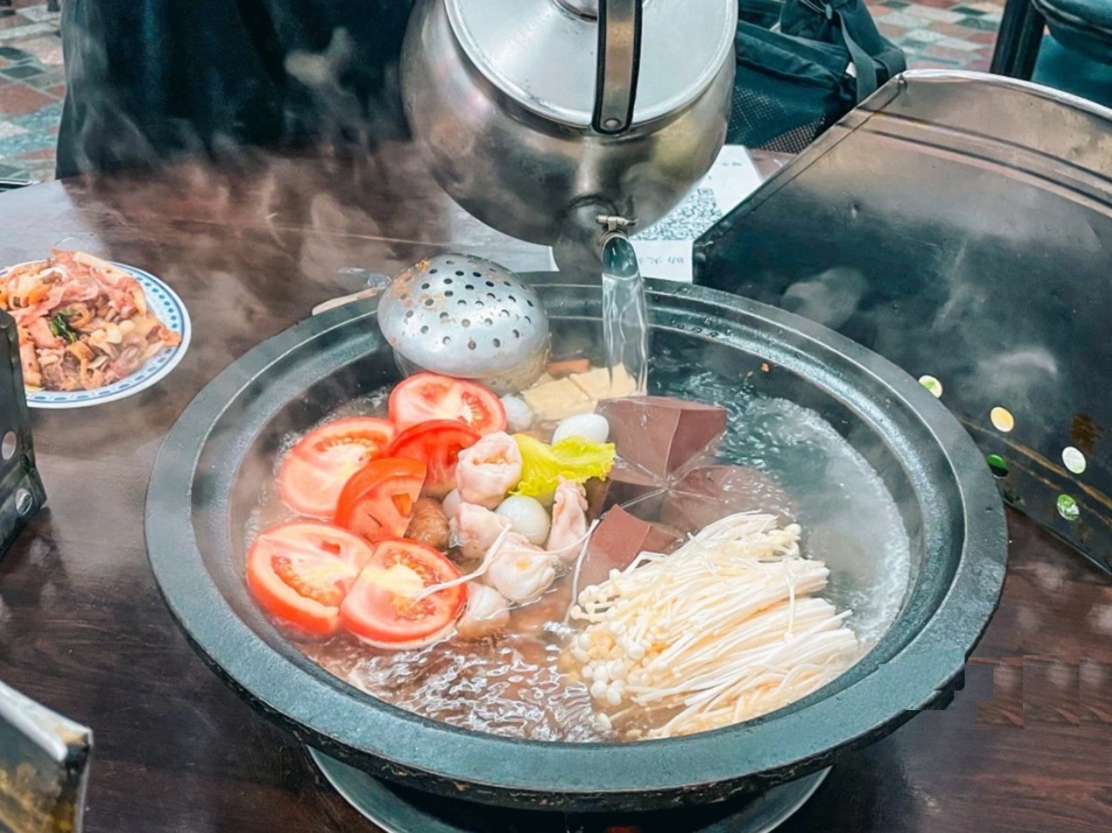 曾德自助火鍋城