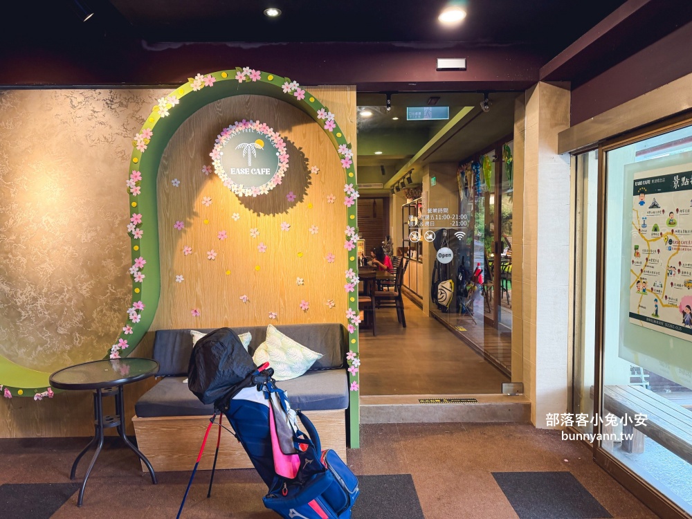 地點位於山邊,卻是用餐就請你打高爾夫球,店內是山景與球場景色真強 地點位於山邊,卻是用餐就請你打高爾夫球,店內是山景與球場景色真強