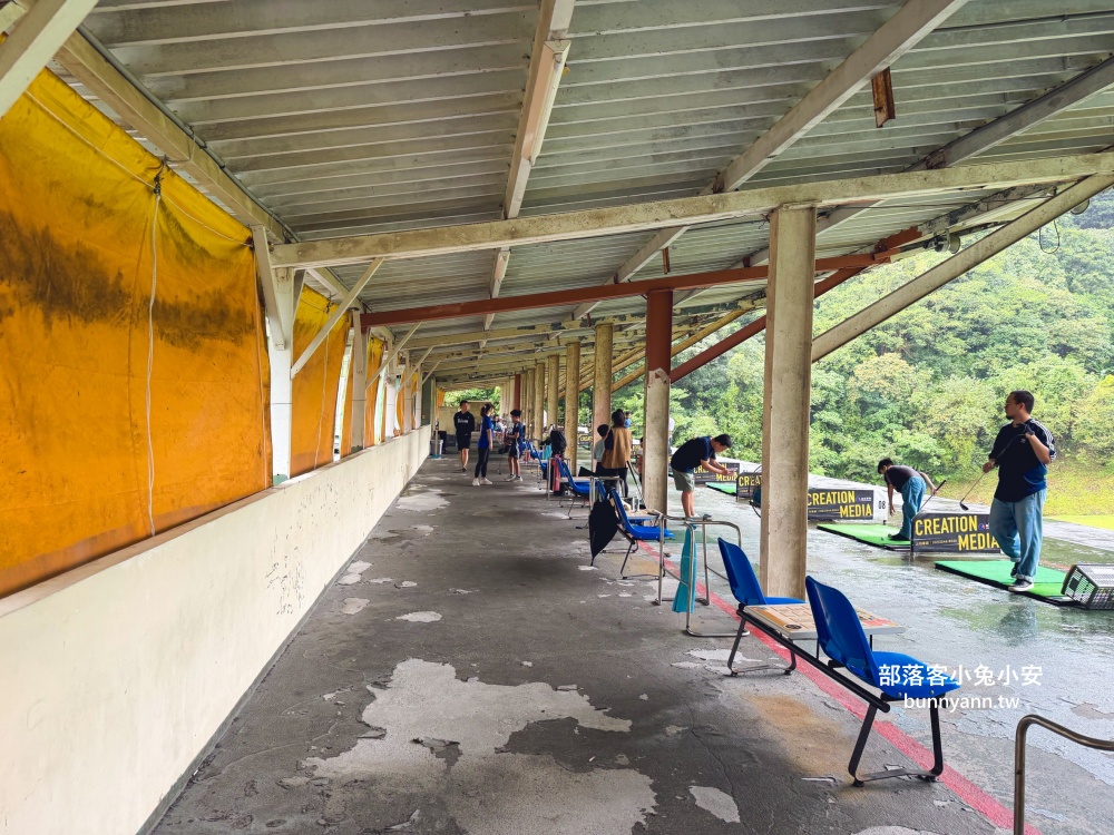 地點位於山邊,卻是用餐就請你打高爾夫球,店內是山景與球場景色真強 地點位於山邊,卻是用餐就請你打高爾夫球,店內是山景與球場景色真強