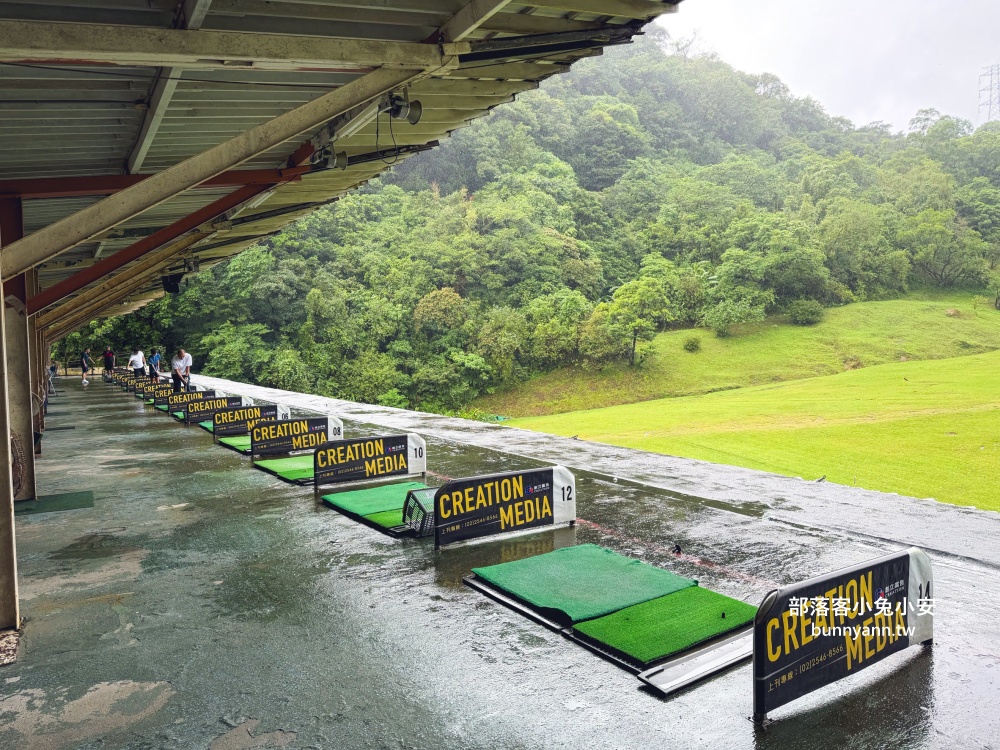 地點位於山邊,卻是用餐就請你打高爾夫球,店內是山景與球場景色真強 地點位於山邊,卻是用餐就請你打高爾夫球,店內是山景與球場景色真強