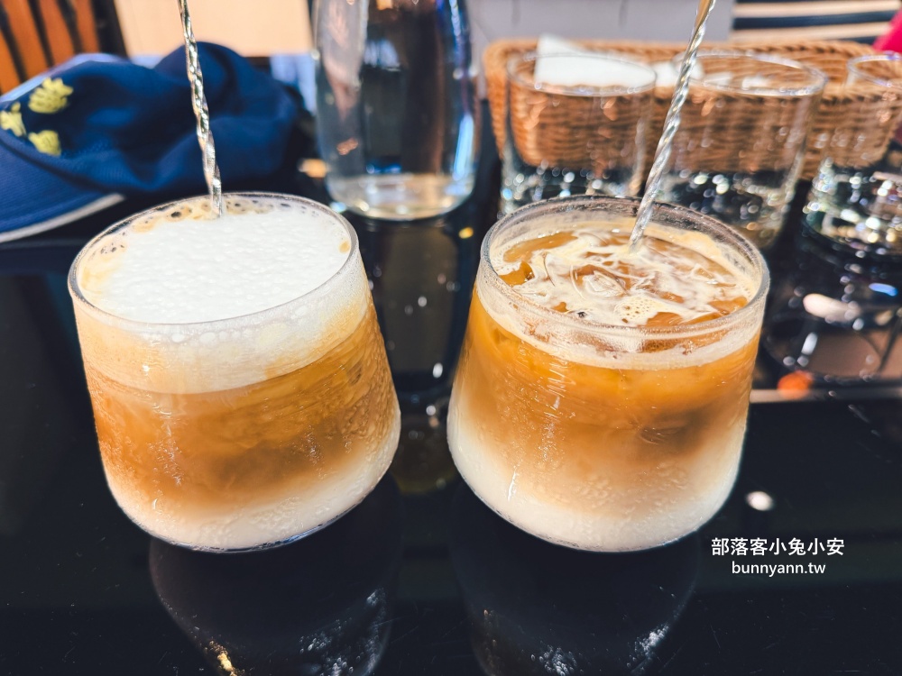 地點位於山邊,卻是用餐就請你打高爾夫球,店內是山景與球場景色真強 地點位於山邊,卻是用餐就請你打高爾夫球,店內是山景與球場景色真強