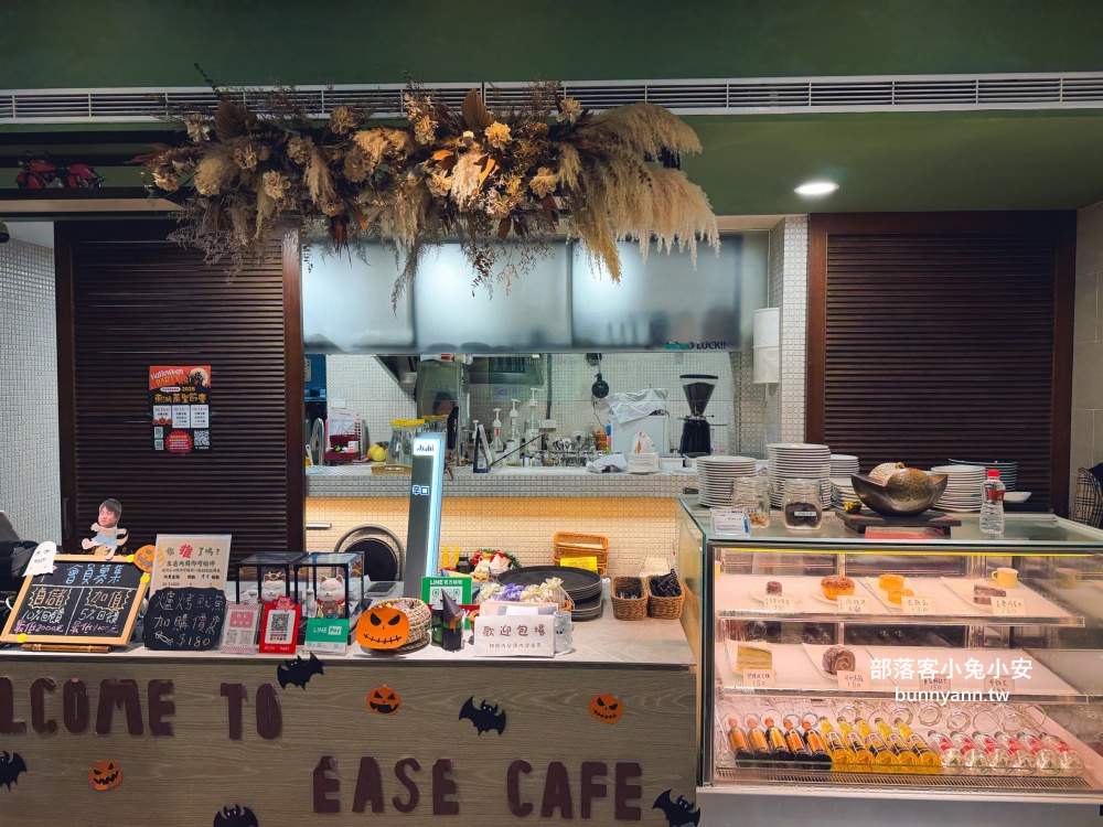 地點位於山邊,卻是用餐就請你打高爾夫球,店內是山景與球場景色真強 地點位於山邊,卻是用餐就請你打高爾夫球,店內是山景與球場景色真強