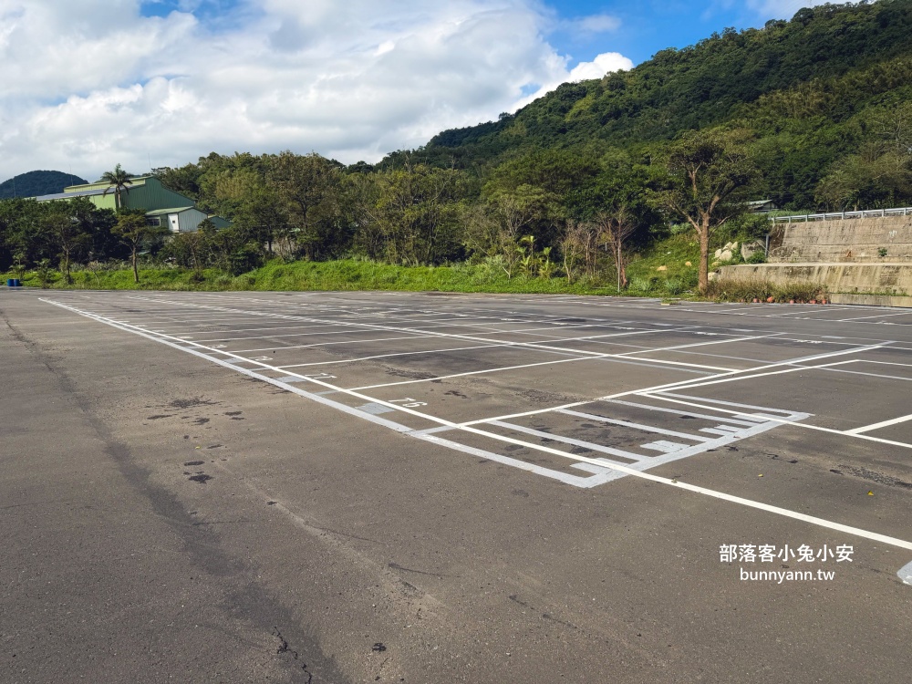 新北【亮山川休閒農場】最大特色就是園區內那條繽紛吸睛的彩色鋼構步道！