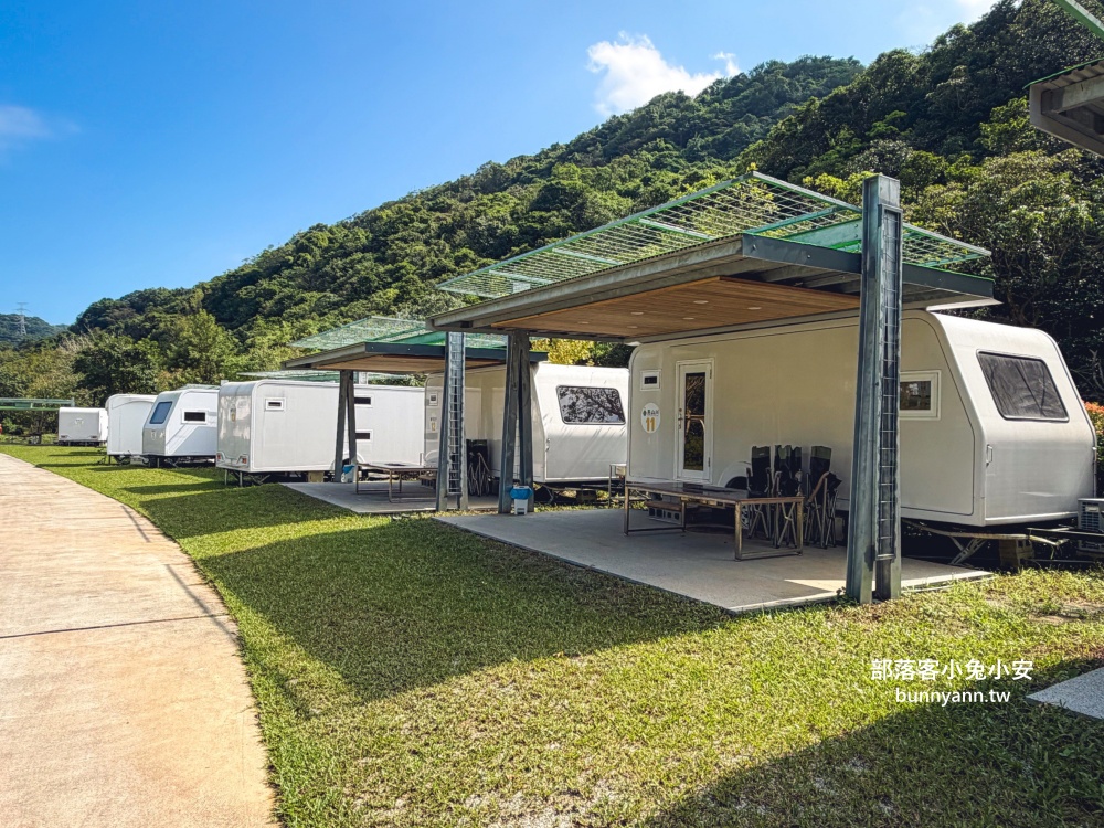 新北【亮山川休閒農場】最大特色就是園區內那條繽紛吸睛的彩色鋼構步道！