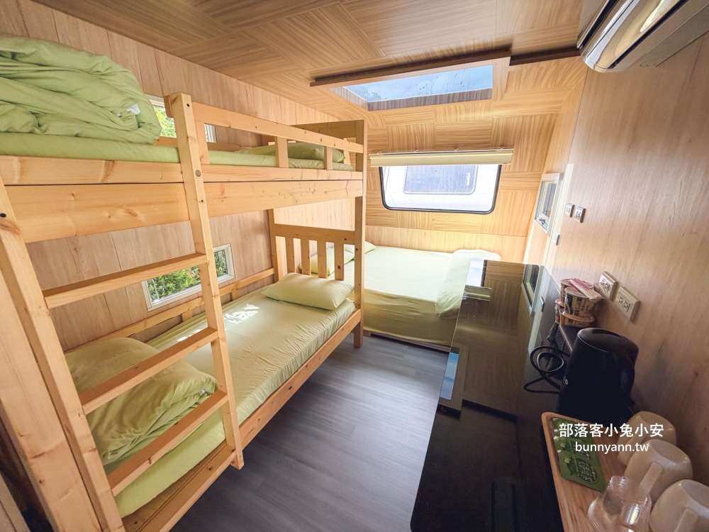 新北【亮山川休閒農場】最大特色就是園區內那條繽紛吸睛的彩色鋼構步道！