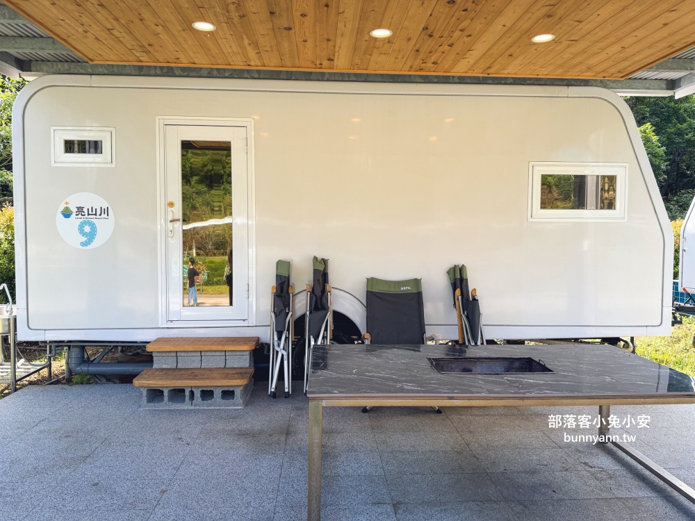 新北【亮山川休閒農場】最大特色就是園區內那條繽紛吸睛的彩色鋼構步道！