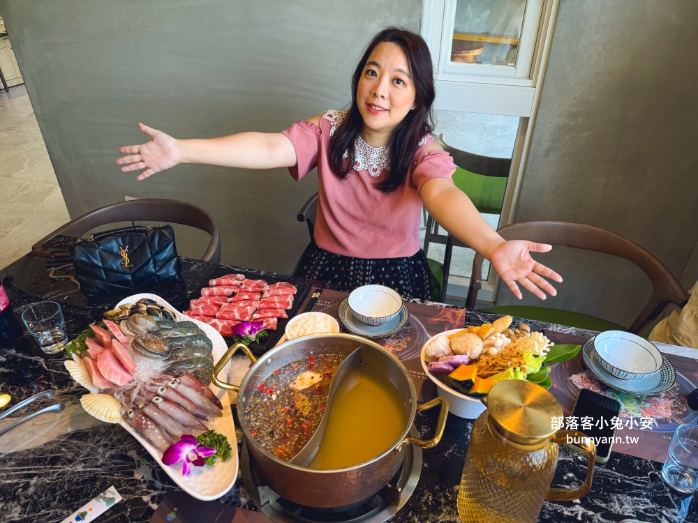 新北【亮山川休閒農場】最大特色就是園區內那條繽紛吸睛的彩色鋼構步道！