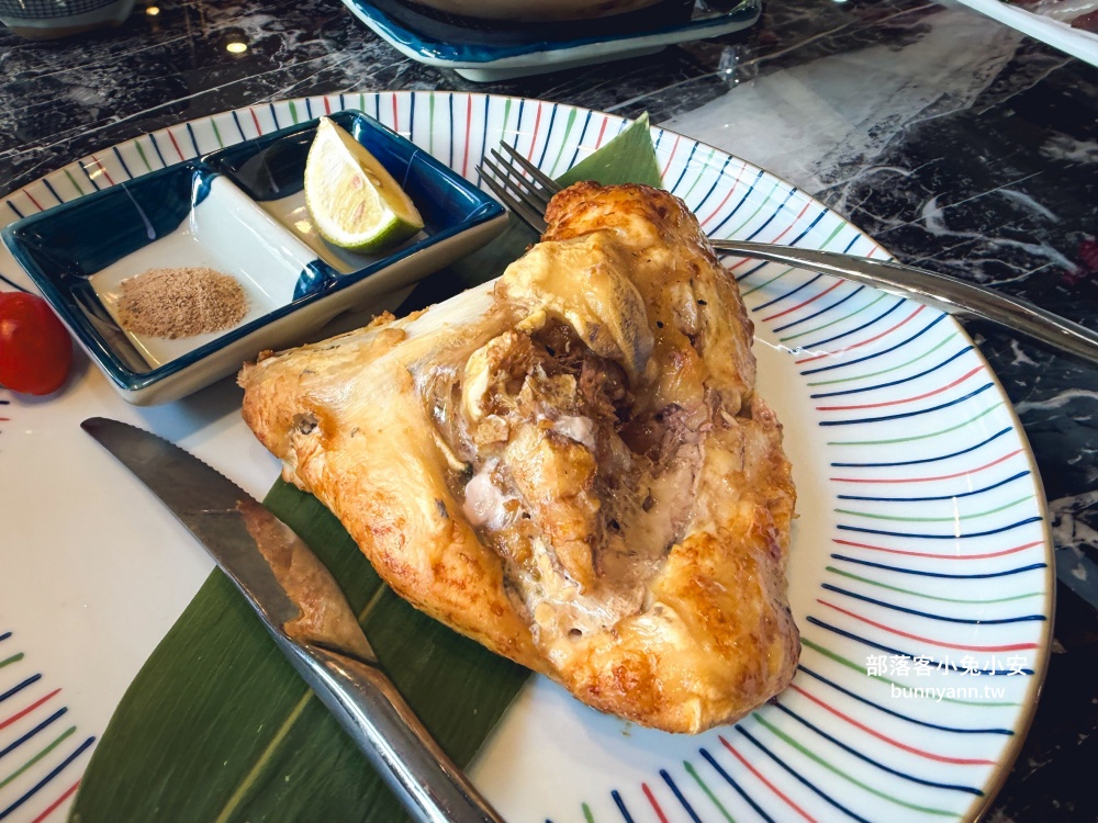 新北【亮山川休閒農場】最大特色就是園區內那條繽紛吸睛的彩色鋼構步道！