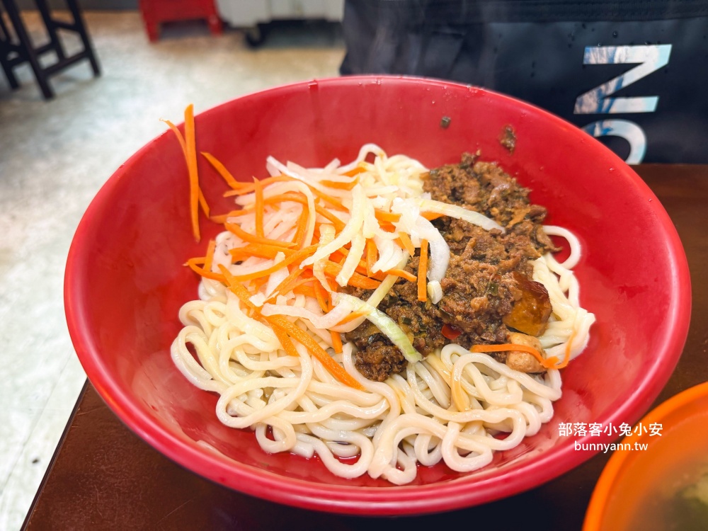 在地人喜愛的「北大荒水餃店」巨無霸水餃,滷味也是招牌必點之一! 在地人喜愛的「北大荒水餃店」巨無霸水餃,滷味也是招牌必點之一!