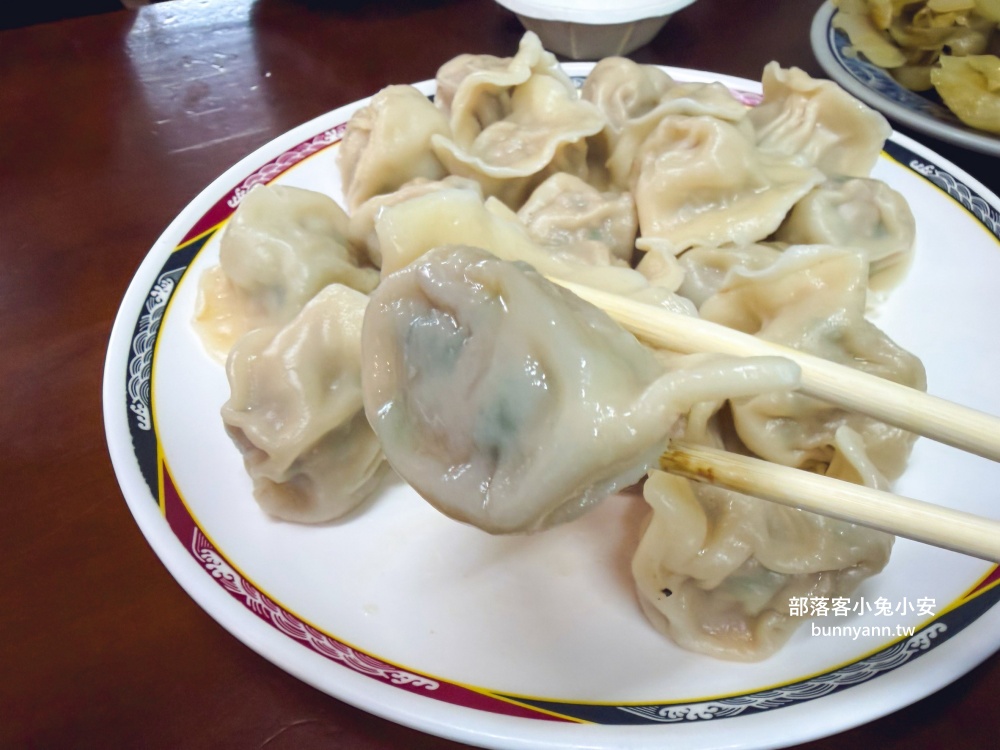 在地人喜愛的「北大荒水餃店」巨無霸水餃,滷味也是招牌必點之一! 在地人喜愛的「北大荒水餃店」巨無霸水餃,滷味也是招牌必點之一!