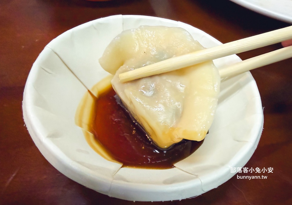 在地人喜愛的「北大荒水餃店」巨無霸水餃,滷味也是招牌必點之一! 在地人喜愛的「北大荒水餃店」巨無霸水餃,滷味也是招牌必點之一!