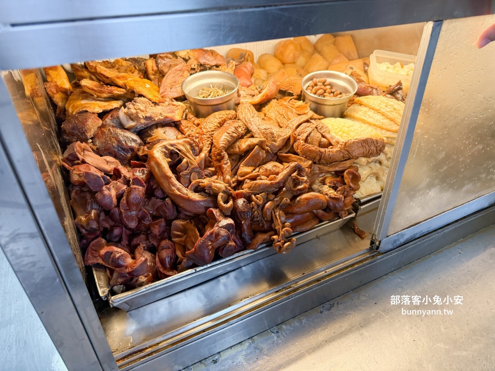 在地人喜愛的「北大荒水餃店」巨無霸水餃,滷味也是招牌必點之一! 在地人喜愛的「北大荒水餃店」巨無霸水餃,滷味也是招牌必點之一!