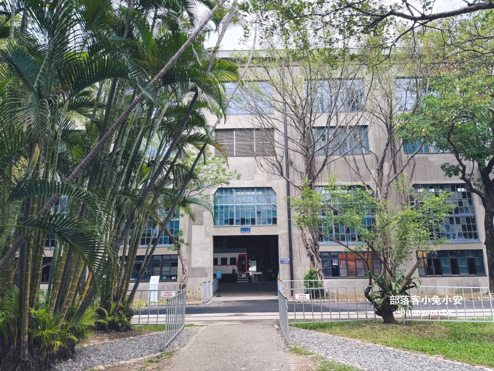 台北【國家鐵道博物館】來參觀火車展館、搭陸上電車和親子館每項都好玩