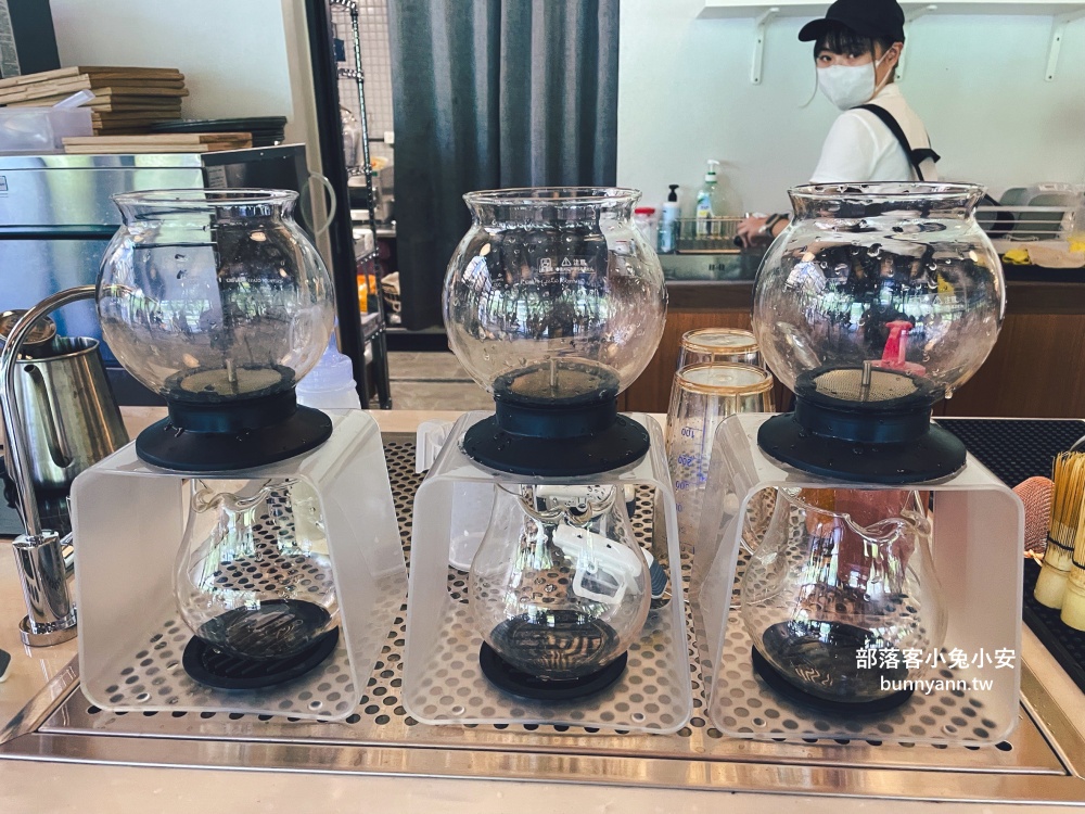 礁溪咖啡館推薦》Herbelle Tea 湖畔茶屋，龍潭湖景第一排的景觀咖啡廳