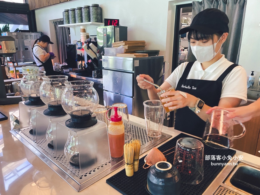 礁溪咖啡館推薦》Herbelle Tea 湖畔茶屋，龍潭湖景第一排的景觀咖啡廳