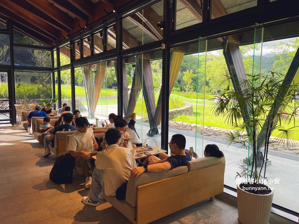 礁溪咖啡館推薦》Herbelle Tea 湖畔茶屋，龍潭湖景第一排的景觀咖啡廳