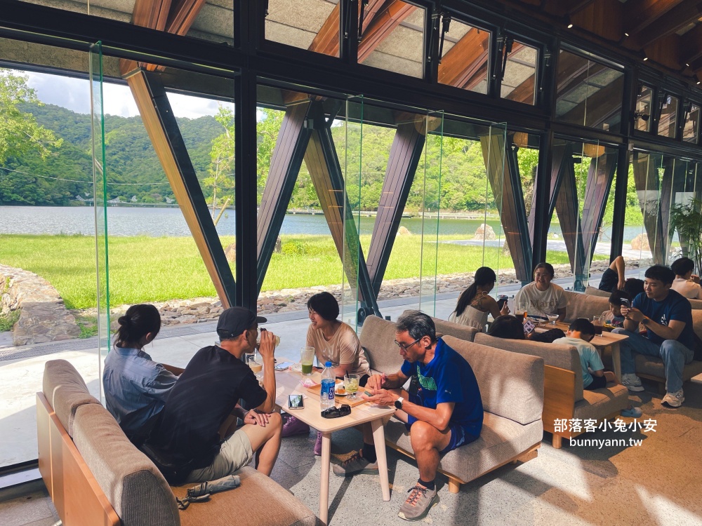 礁溪咖啡館推薦》Herbelle Tea 湖畔茶屋，龍潭湖景第一排的景觀咖啡廳