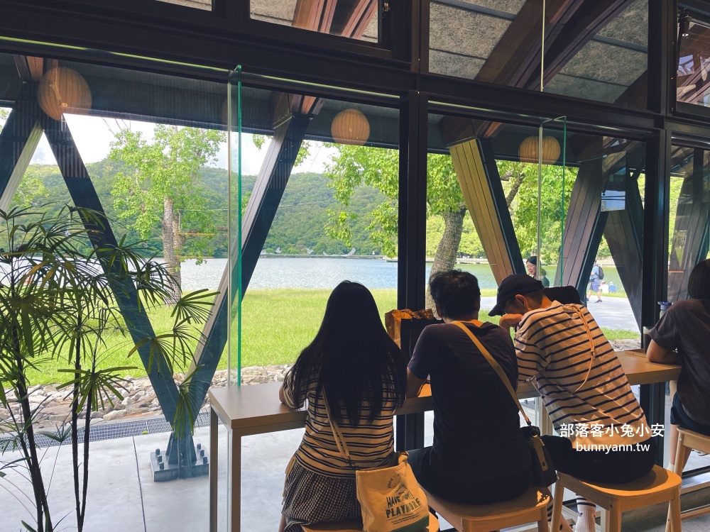 礁溪咖啡館推薦》Herbelle Tea 湖畔茶屋，龍潭湖景第一排的景觀咖啡廳