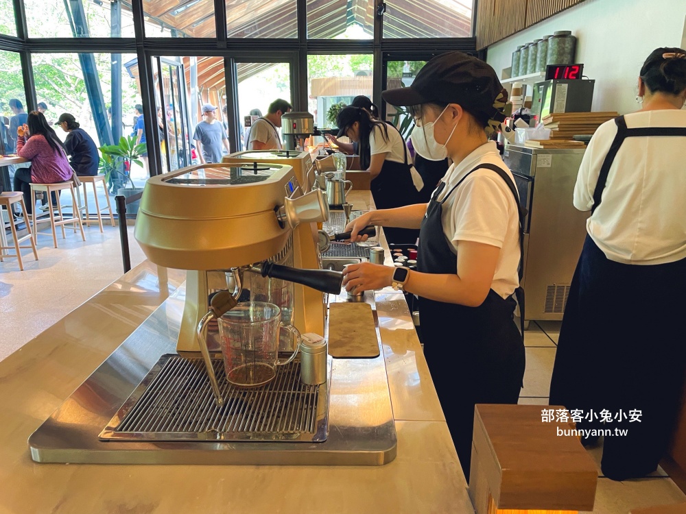 礁溪咖啡館推薦》Herbelle Tea 湖畔茶屋，龍潭湖景第一排的景觀咖啡廳