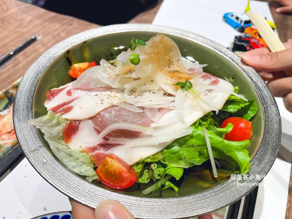 博多美食推薦》和牛涮涮鍋壽喜燒名店「初喜 Kuten 博多店」，牛舌與和牛必點來吃