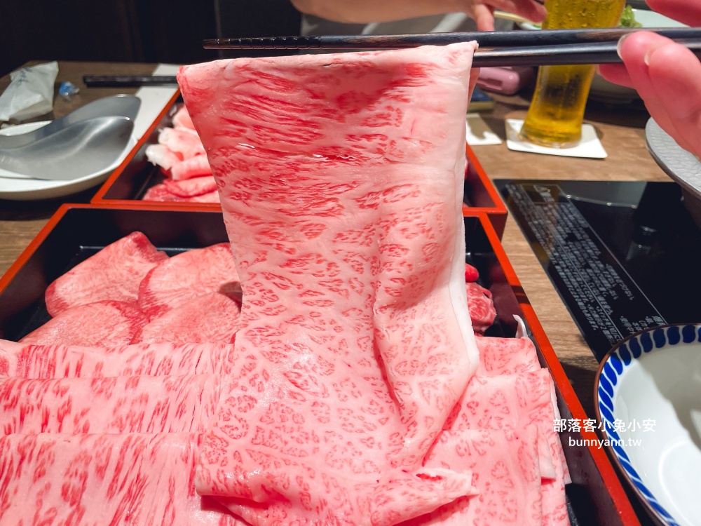 博多美食推薦》和牛涮涮鍋壽喜燒名店「初喜 Kuten 博多店」，牛舌與和牛必點來吃
