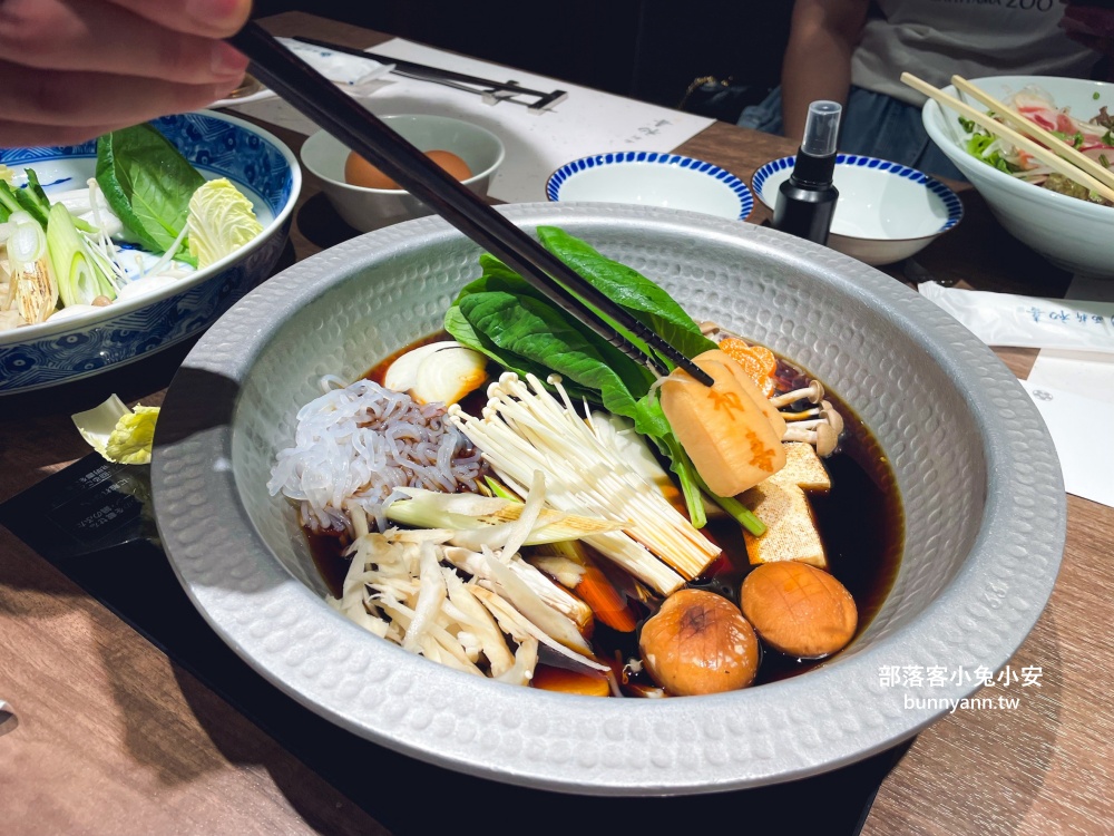 博多美食推薦》和牛涮涮鍋壽喜燒名店「初喜 Kuten 博多店」，牛舌與和牛必點來吃