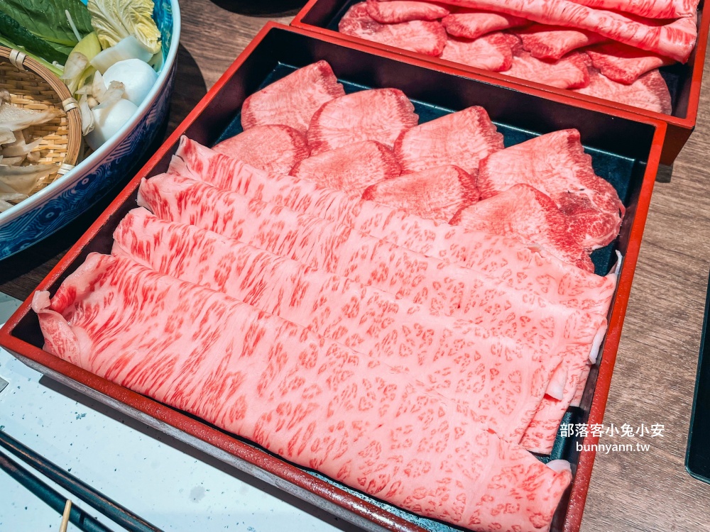 博多美食推薦》和牛涮涮鍋壽喜燒名店「初喜 Kuten 博多店」，牛舌與和牛必點來吃