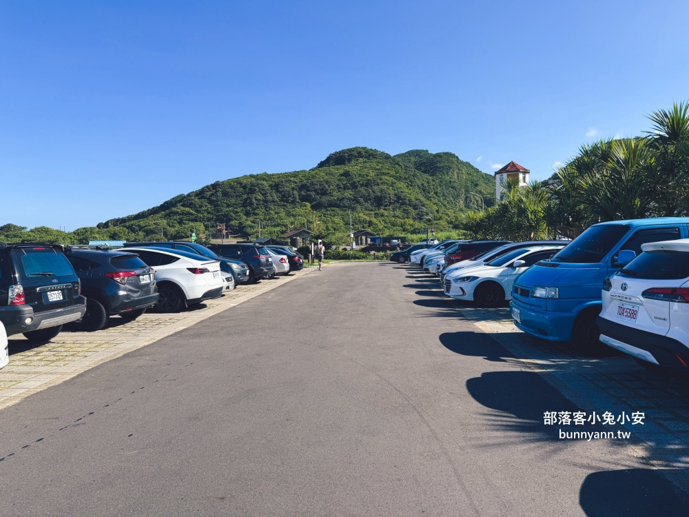新北【金沙灣海濱公園】橋下走兩分鐘就到的在地人玩水去處，地點公開!!