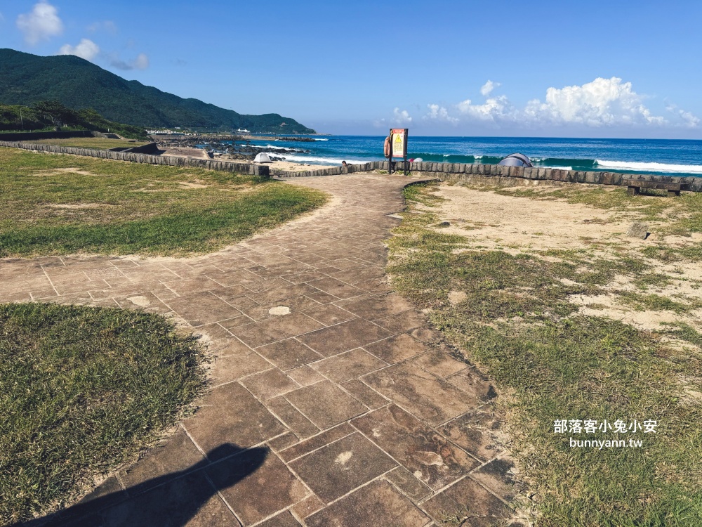 新北【金沙灣海濱公園】橋下走兩分鐘就到的在地人玩水去處，地點公開!!