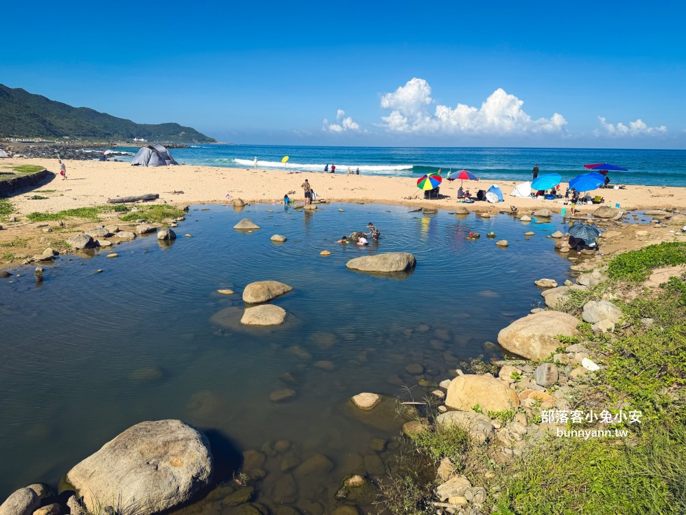 新北【金沙灣海濱公園】橋下走兩分鐘就到的在地人玩水去處，地點公開!!