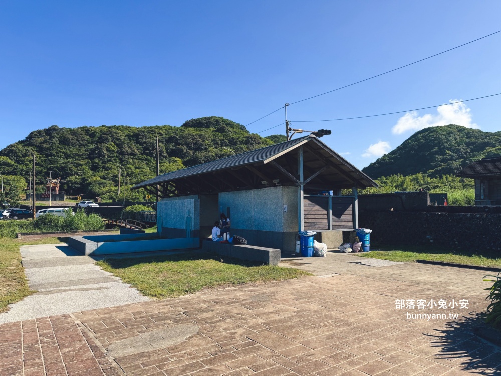 新北【金沙灣海濱公園】橋下走兩分鐘就到的在地人玩水去處，地點公開!!