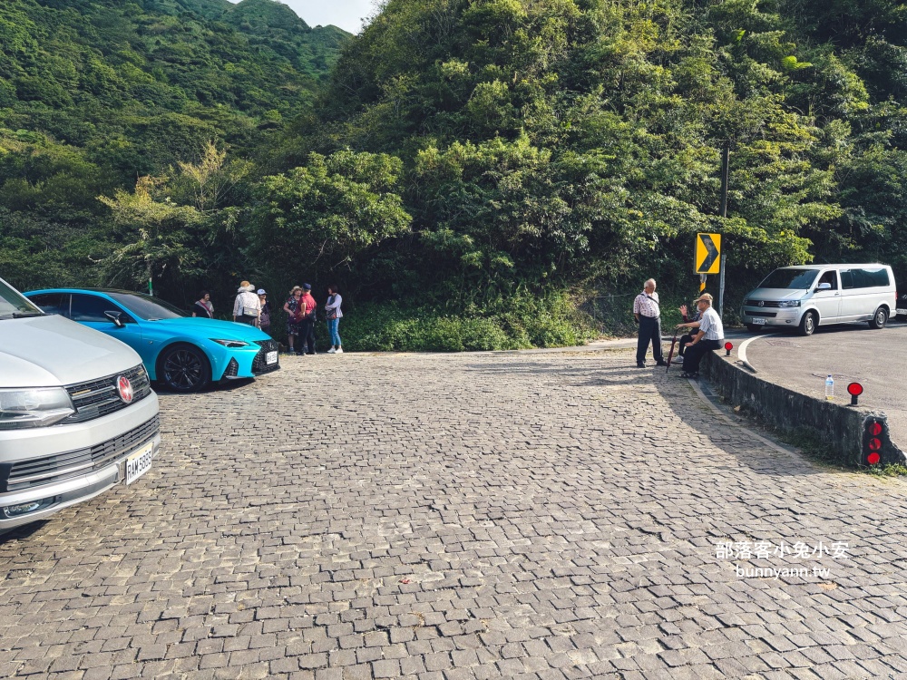 有夠低調的地質公園拍照點，景色真的夢幻到不行，下車走20分鐘，也有空地可停車